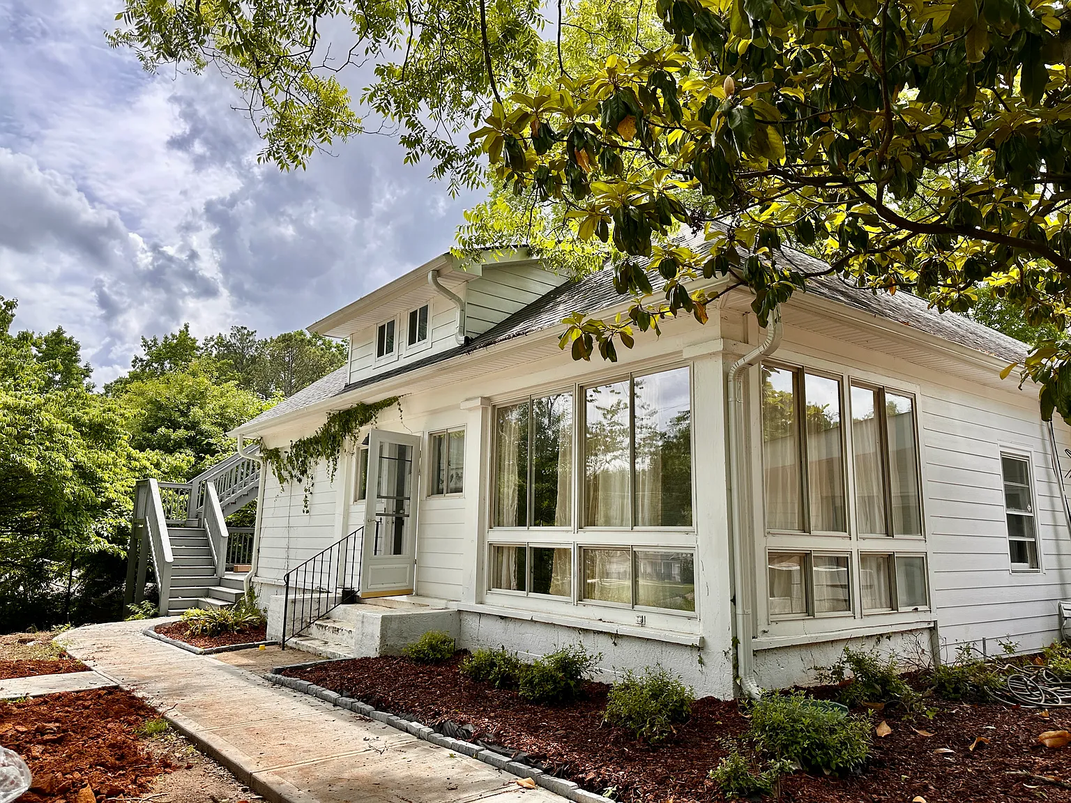 3 bed, 1943 sqft, $2,200 — Photo 1