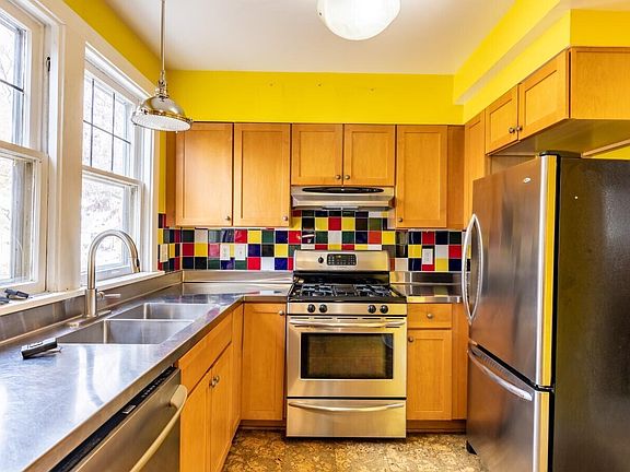 5th image of 3049 Woodbine Pl
