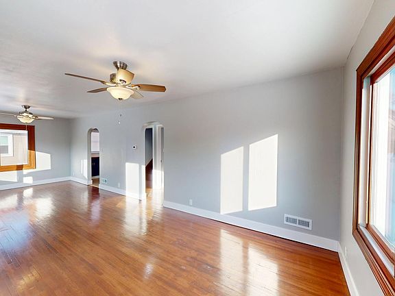 4th image of 808 Freeborn Ave