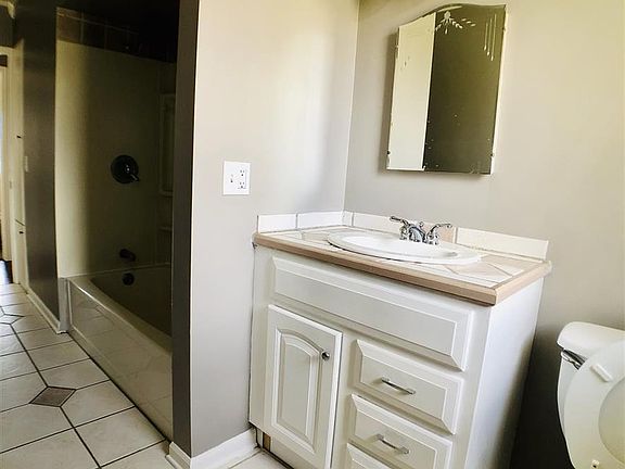 5th image of 1041 Lindsay Dr