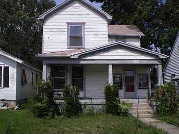 1st image of 2413 Oakridge Dr