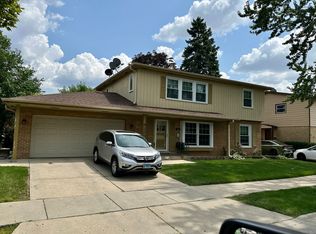 9285 N Courtland Dr, Niles, IL