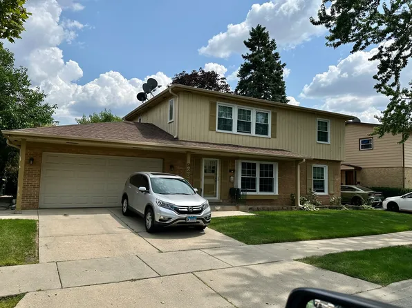 9285 N Courtland Dr, Niles, IL 60714