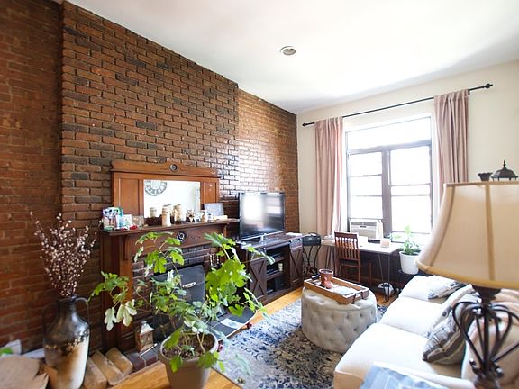 3rd image of 131 W 75th St APT 5B