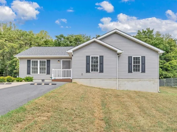 205 Rutledge Cir, Salem, VA 24153