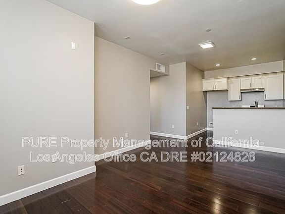 4th image of 11740 Vanowen St #305