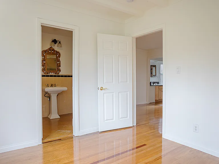 4018 Clayton Ave — Photo 11