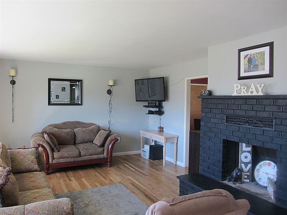 4th image of 1390 W 1st St