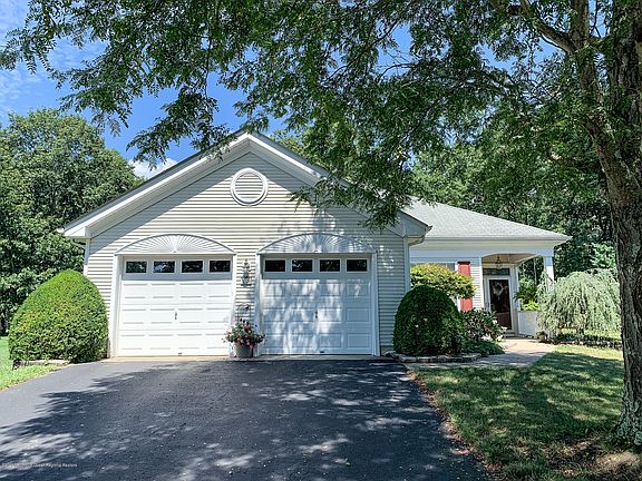 2nd image of 19 Greenfields Dr