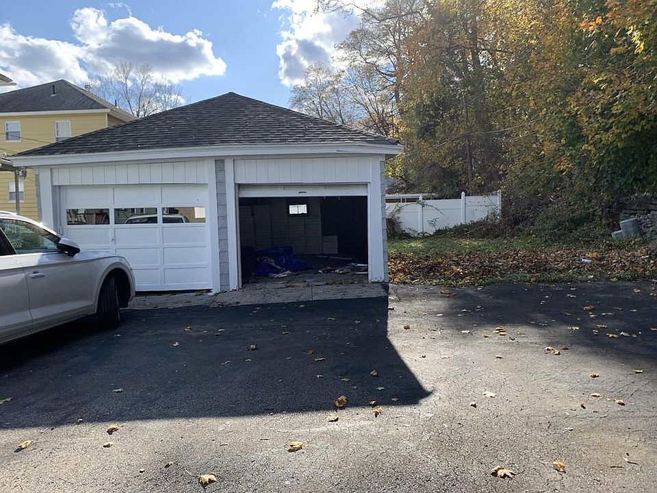 2nd image of 54 Beaverbrook Pkwy