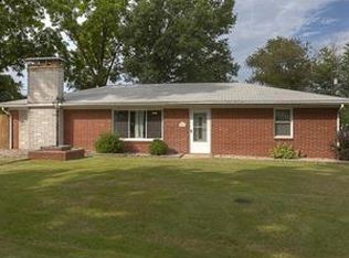 901 Peony Dr, Belleville, IL