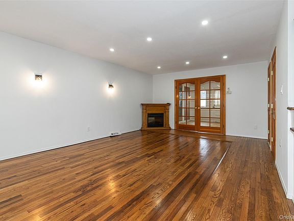 4th image of 676 Front Street #F
