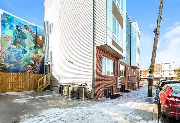 3rd image of 953 Belmont Ave