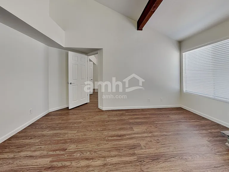 11106 E Becker Ln — Photo 12