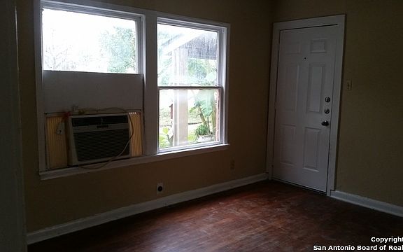 5th image of 1006 W Woodlawn Ave APT 1