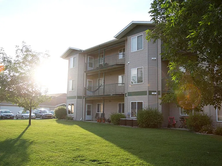 Cottonwood Apartment Homes — Photo 7