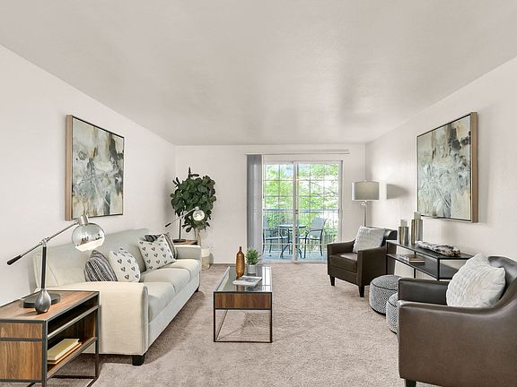 3rd image of 213 NE Conifer Blvd #109P