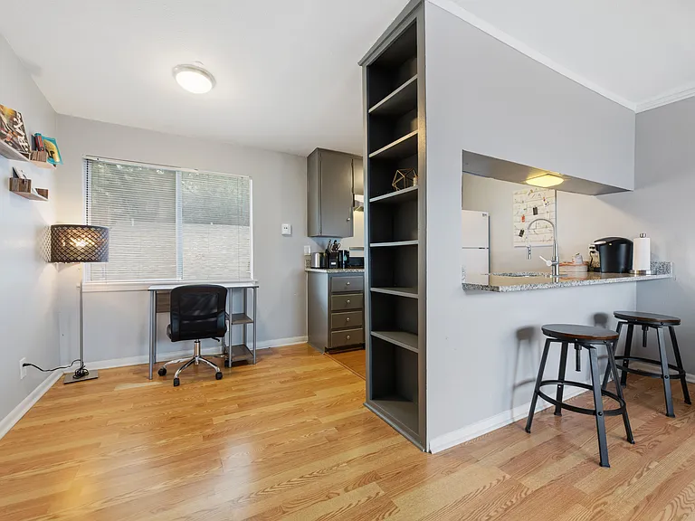 2408 Longview St #204 — Photo 2