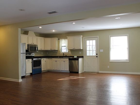 3rd image of 206 W Twilight Dr