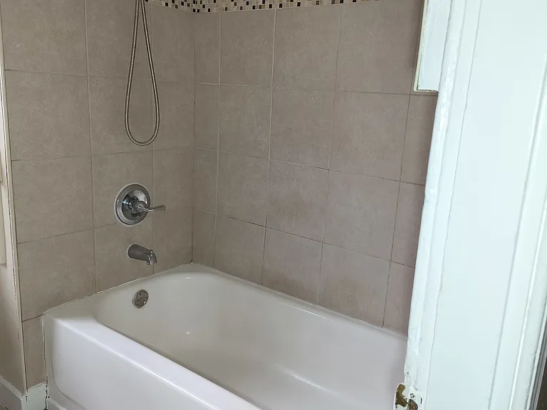 1918 Druid Hill Ave — Photo 2