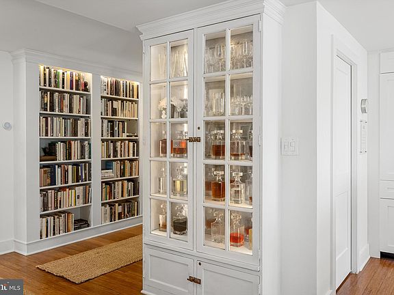 3rd image of 411 N Loudoun St APT 202