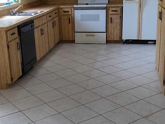 2nd image of 10585 N Spaulding Dr