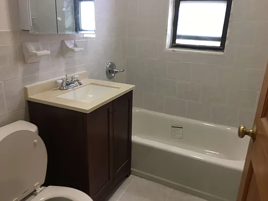 Rented by Metropolis International Realty Inc. | media 26