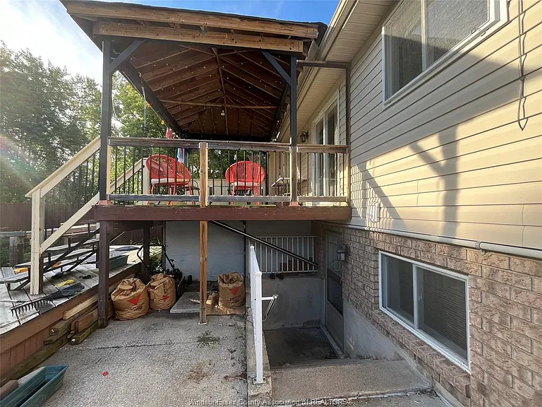 1161 Jefferson Blvd — Photo 20