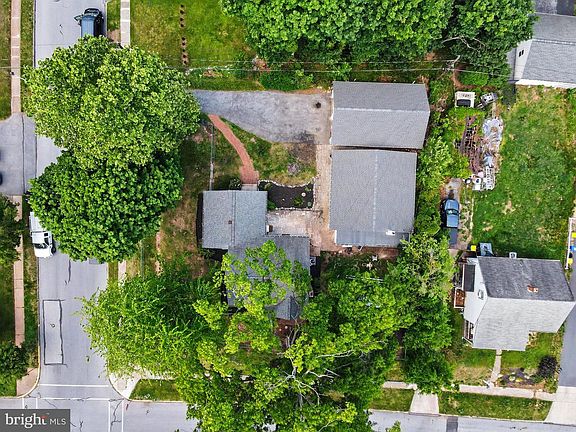 3rd image of 105 Oak Hill Dr