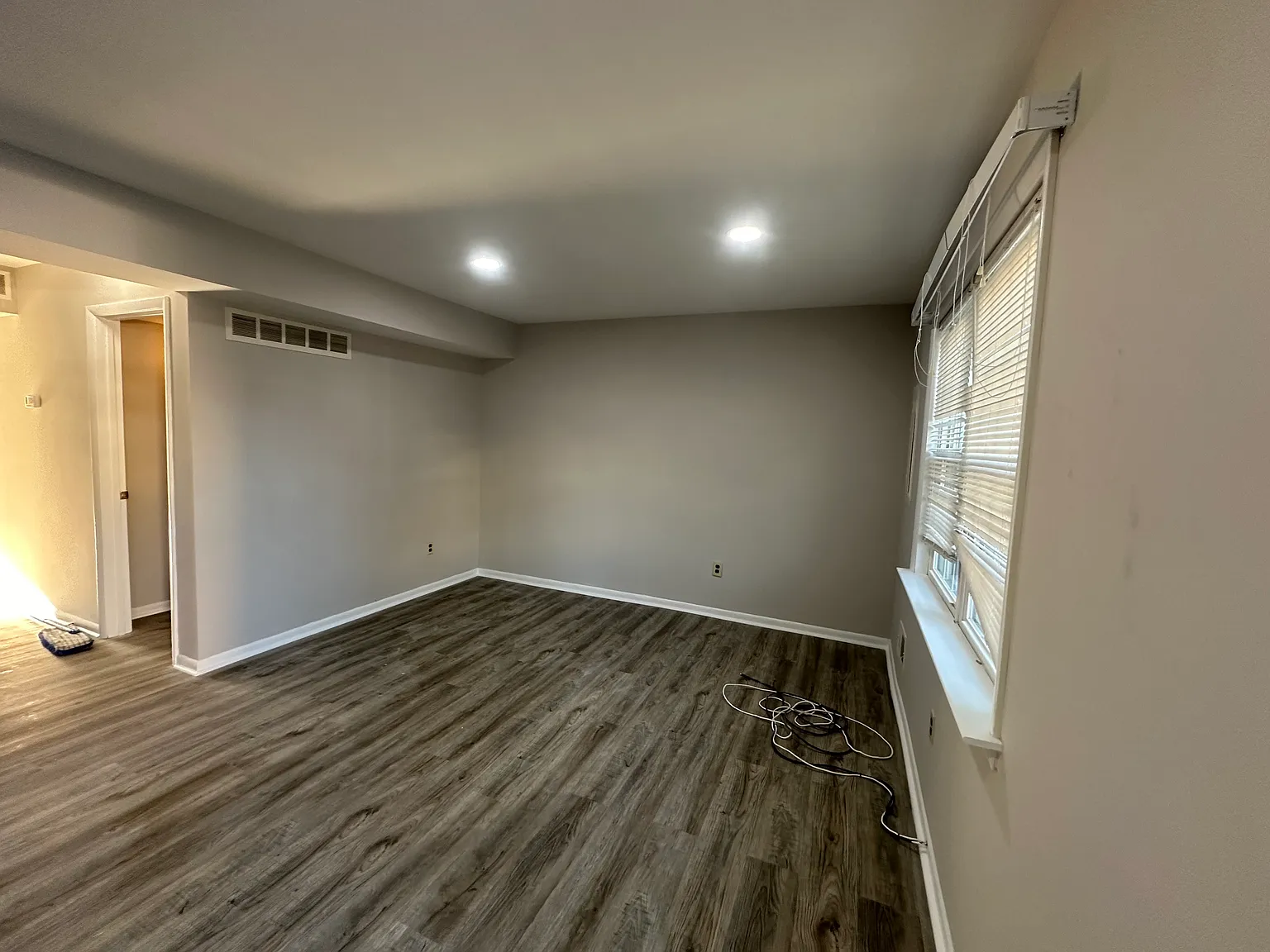 3 bed, 1350 sqft, $2,300 — Photo 2
