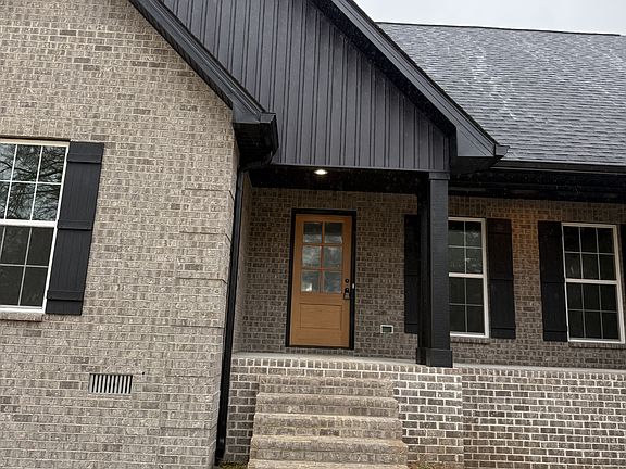 5th image of 803 Manor Dr