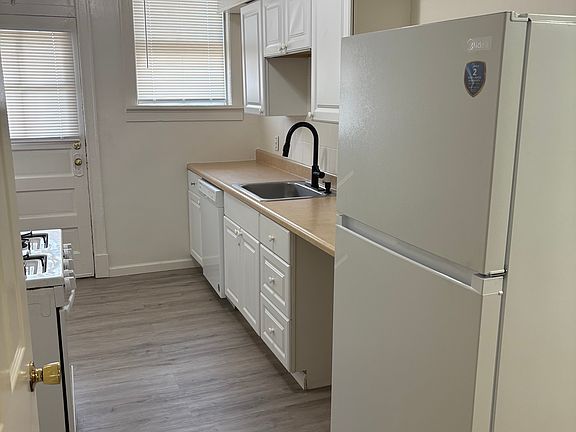 3rd image of 730 Heman Ave #1