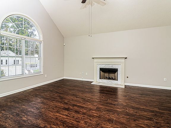 5th image of 5879 Newnan Ct