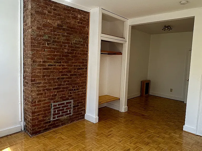 60-17 54th St #2L — Photo 2