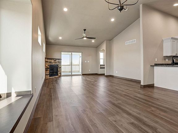 5th image of 224B Vista Dr