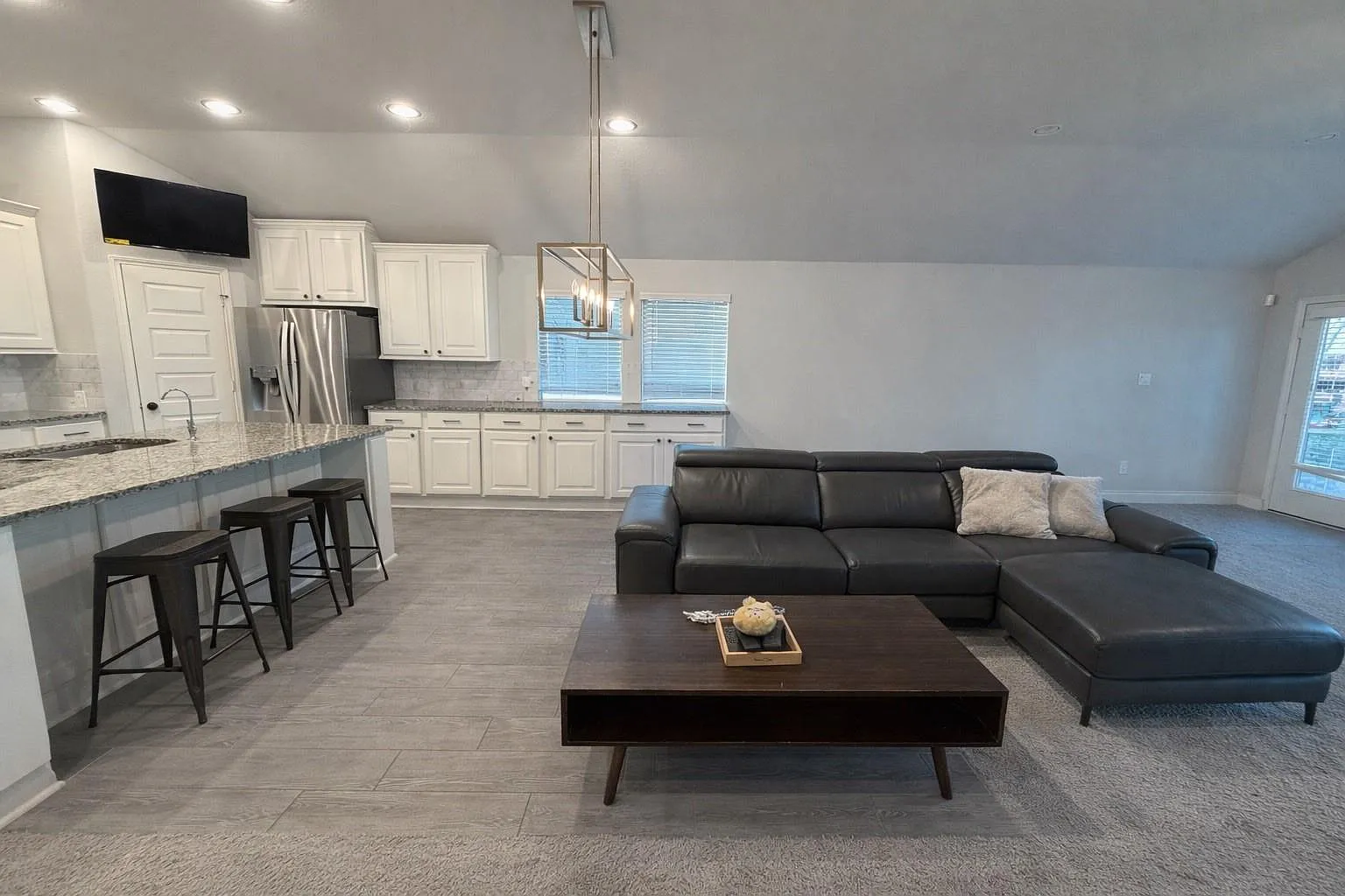 4 bed, 3.0 bath, 2571 sqft, $2,900 — Photo 3