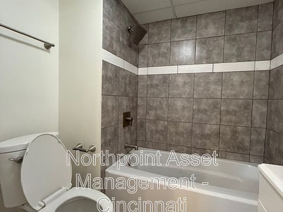 2nd image of 2567 Belhaven Dr