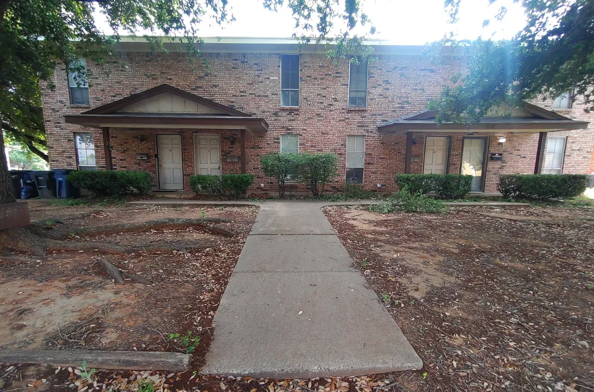 2 bed, 1.5 bath, 1105 sqft, $1,175 — Photo 1