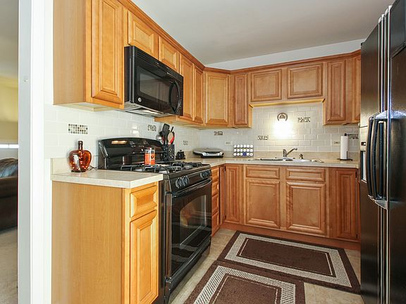 4th image of 22144 Karlov Ave