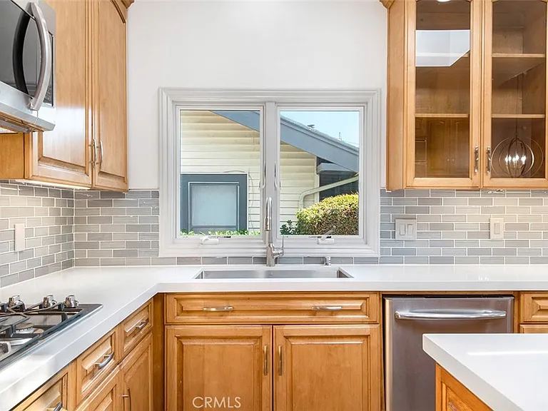 8848 Ashcroft Ave — Photo 28