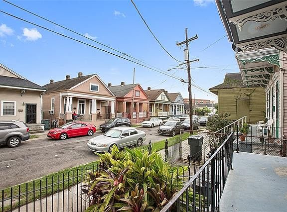 5th image of 2413 S Robertson St