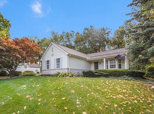 5345 Deer Trl, Linden, MI
