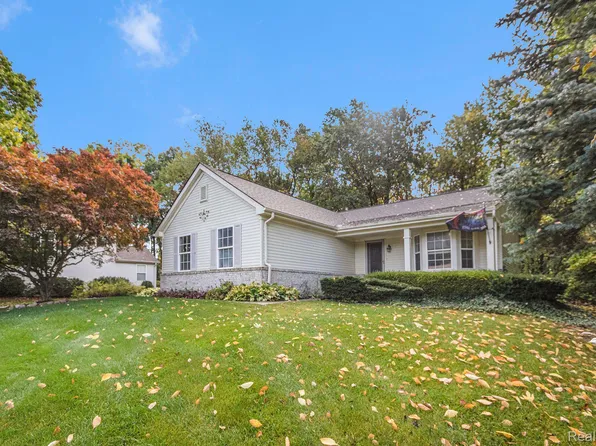 5345 Deer Trl, Linden, MI 48451