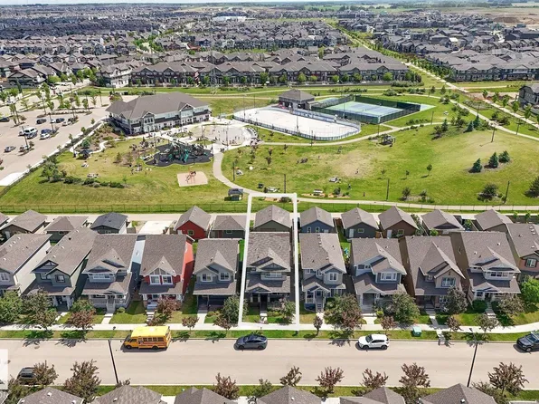 4629 Crabapple Run SW, Edmonton, AB T6X 0Y9