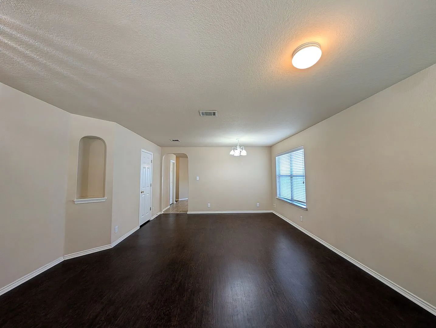 3 Bedroom in Dove Crossing / Extra Dining or Living Space / Community Pool / NBISD — Photo 4