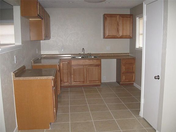 3rd image of 801 Hoke Smith Dr
