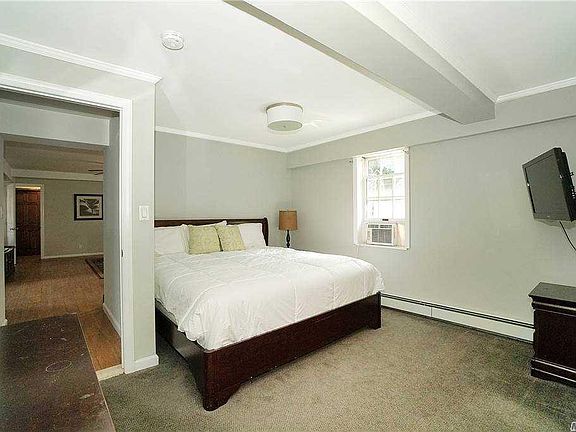4th image of 215 Roosevelt Blvd