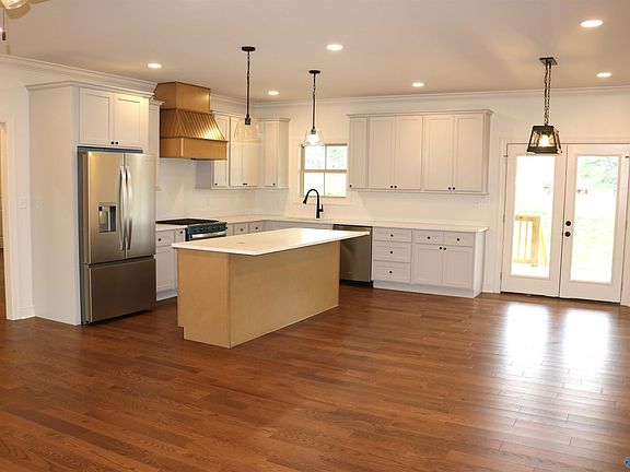 2nd image of 1039 Shoal Creek Rd