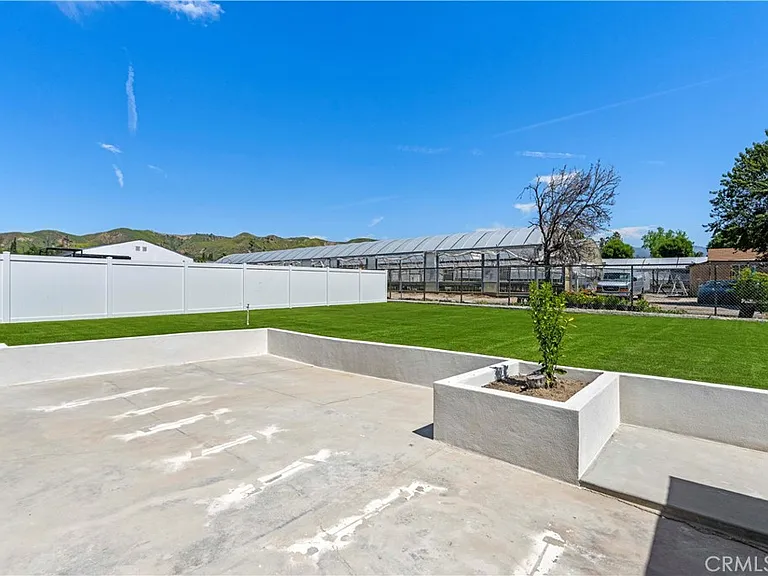 11549 Kagel Canyon St — Photo 5