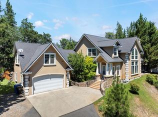 7411 Rogue River Dr, Shady Cove, OR 97539